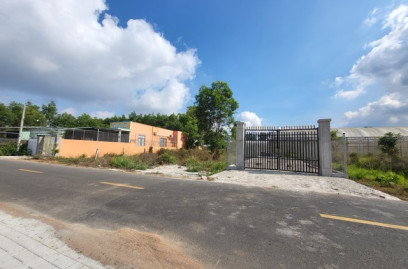 Đất nền xã Đất Đỏ - Diện tích 176m2 có sẵn thổ cư mặt tiền đường Nguyễn Huệ