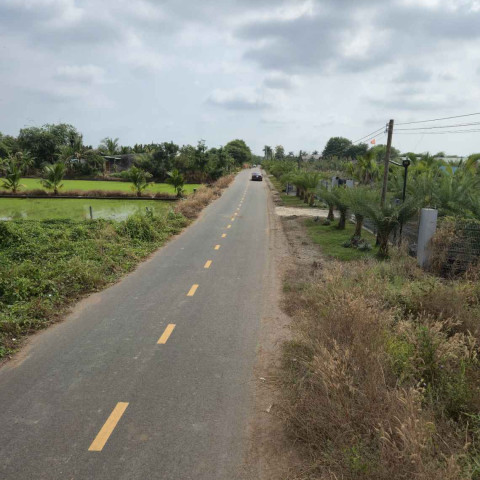 Bán đất đối diện khu Bòn Bon resort Long Tân. Dt 500m2 có 21m mặt tiền