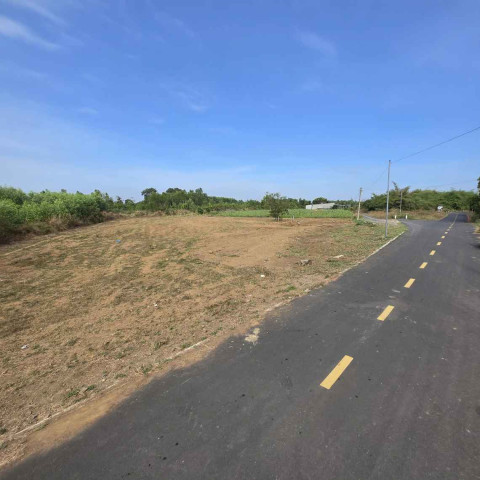 Bán đất Đất Đỏ gần kcn Đất Đỏ. Dt 2360m2 có 400m2 thổ cư. Giá 5 tỷ