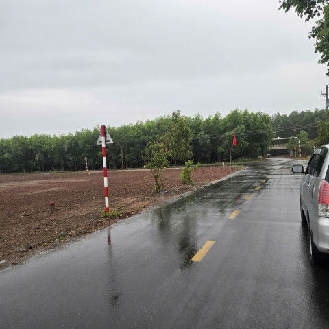 Bán đất xã Đất Đỏ đối diện cổng chính kcn. Lốc sỉ 14 lô 5 x 36 chưa qua đầu tư, giá chỉ 980tr